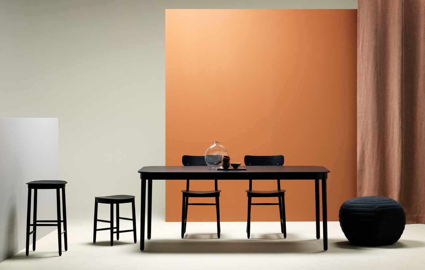 Fogia Figurine Table